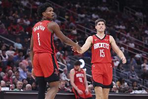 火媒：阿门和谢泼德有潜力成为联盟最佳后场 他们技术完美互补 - 资讯配图