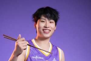 WCBA全明星赛MVP！陈明伶：很感谢队友和球迷朋友 这奖杯是个激励 - 资讯配图