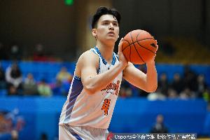 正负值-23最低！伊力福拉提出战24分钟 5投仅1中拿到4分3助 - 资讯配图