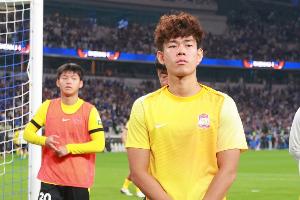 记者：22岁何小珂报名参加苏超并不属实，他近期将回归青岛西海岸 - 资讯配图