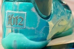 詹姆斯昨日上脚历史出场王纪念战靴 “1612”数字见证里程碑! - 资讯配图