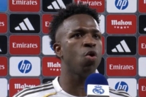 维尼修斯：弗洛伦蒂诺表示希望我梅开二度，今天我做到了 - 资讯配图