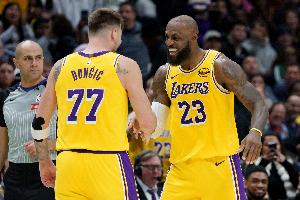 强强对话！ESPN明日胜率预测：9连胜湖人仅36.3% 3连胜活塞63.7% - 资讯配图