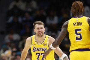 帕金斯：艾顿是东契奇点名要的 只要得到东契奇的认可就有大合同 - 资讯配图