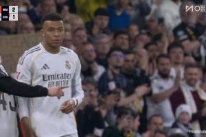 姆总来了!第63分钟,姆巴佩登场换下皮塔奇 - 资讯配图