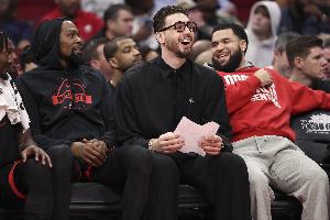 巴爷：范弗里特回来才能真正检验火箭的实力 但到时杜兰特都38了 - 资讯配图