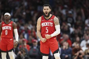 帕森斯:人们觉得老范签2年5000万很疯狂 现在来看一分钱也没多要 - 资讯配图