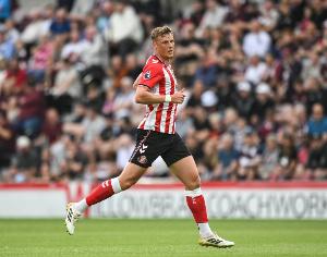 天空体育:北爱尔兰后卫巴拉德腿筋受伤,缺席对阵意大利世预赛 - 资讯配图