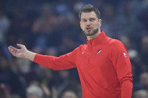 媒体人：为何一直有人问开拓者何时解雇斯普利特 他带队带得很好 - 资讯配图