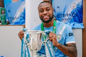 3场1球1冠!26岁塞梅尼奥联赛杯本已出局 7200万来曼城夺生涯首冠 - 资讯配图