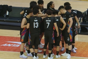 郑州大学4人15+大胜青海师大 郑家霖21+6+5 尼达喜琼22+10 - 资讯配图