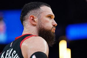 8中2得5分！猛龙主帅：马穆给球队带来巨大价值 相信他会找回手感 - 资讯配图