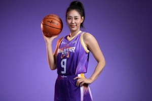 唐子婷晒照:第三年全明星打卡下班啦 回家 咱们季后赛见 - 资讯配图