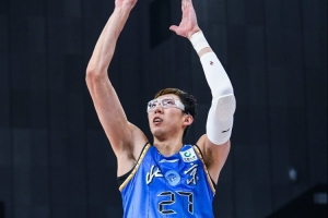 媒体人：吉林7人轮换团结一致拼下比赛 让周琦投最后一球不可思议 - 资讯配图