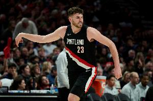 外线有谱！克林根半场9中6拿到全队最高16分外加7板 三分5中4 - 资讯配图