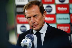 布特拉格诺:巴尔韦德的红牌让所有人惊讶,回放多少遍也不是红牌 - 资讯配图