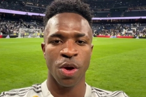 维尼修斯寄语球迷：很高兴取胜+打进2球，希望我们保持这样的状态 - 资讯配图