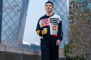 帅气依旧！杨鸣更新社媒晒个人照：北漂 - 资讯配图