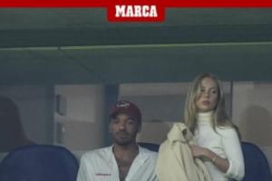 马卡晒图：姆巴佩女友来到伯纳乌现场观赛，身边男士为西班牙演员 - 资讯配图