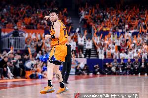 10连胜!媒体人:上海阵容厚实均衡 还有超级外援加持 容错率极高 - 资讯配图