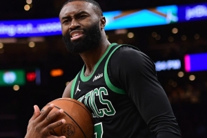 布朗谈失利:我们没打出凯尔特人的篮球 我处理球太漫不经心了 - 资讯配图