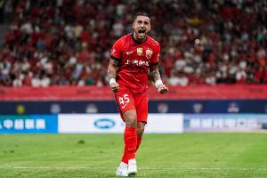 赵鹏:海港0-1落后就换下莱昂纳多等外援,这不是交枪了嘛 - 资讯配图