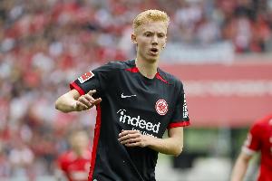 罗马诺：英超和西甲球队有意法兰克福中场拉尔森，已联系其经纪人 - 资讯配图