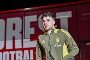 内科·威廉姆斯：小时候看贝尔、拉姆塞踢球长大 希望能踢世界杯 - 资讯配图