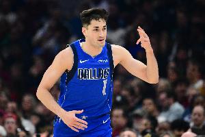 基德：普拉基达斯跑动拼劲都处在很高水准 他打得不错 - 资讯配图