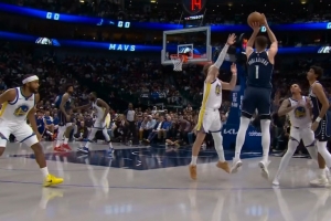 不是你谁啊！独行侠双向球员普拉基达斯外线连中三分球 - 资讯配图