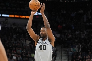 哈里森·巴恩斯：我们很少盯着战绩看 更多是复盘输掉的比赛 - 资讯配图