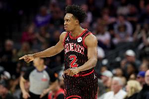 火力全开！塞克斯顿首节7中5独得17分 三分4中3 - 资讯配图