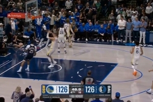 礼尚往来！追梦传球失误 马绍尔走步违例给出回应 - 资讯配图