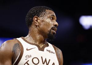 不太对劲!梅尔顿6中0未得分仅拿6板5助3断 7次失误 - 资讯配图