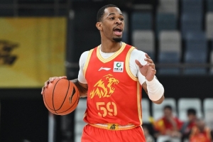 能冲击还全能！塔克17中9拿下28分10板14助三双 8失误太多 - 资讯配图