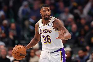 解说:湖人没了斯玛特防守资源真的太吃紧了 活塞防守真的很硬朗 - 资讯配图