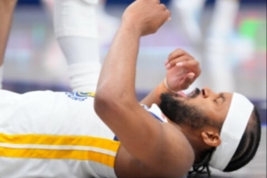 穆迪倒下:太可惜了 - 资讯配图