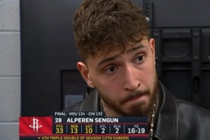 申京谈个人表现：感觉很好&保持侵略性 寻找队友也为我打开了局面 - 资讯配图