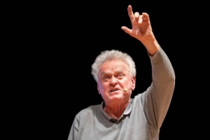 迈尔谈拜仁将打破进球纪录:现在联赛对手太弱,我们当时艰难得多 - 资讯配图