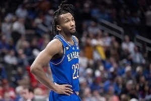 15中5无助攻!状元热门彼得森暴露缺陷 拉胯表现恐影响其选秀前景 - 资讯配图