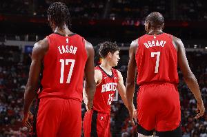 全队都急需调整！火箭状态全无 全队首节25中10落后公牛20分！ - 资讯配图