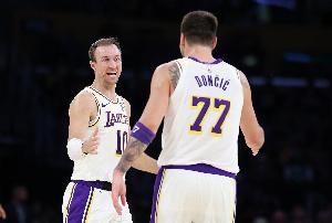 帕森斯:湖人为人诟病的防守&投射问题都已解决 他们正变得完整 - 资讯配图