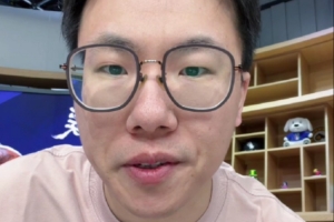 解说：小火车下个赛季能签的合同非常非常小 祝福托马斯吧 - 资讯配图