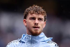 尼科尔:埃利奥特若留利物浦能提供帮助,但斯洛特认定他无法首发 - 资讯配图