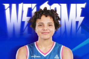 辽宁女篮新外援官宣 戴斯特尼·斯洛科姆加盟 - 资讯配图