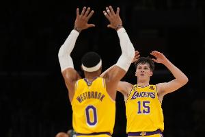 里夫斯谈21年绝杀独行侠:接球前 我敢用全部身家赌自己接不到球 - 资讯配图