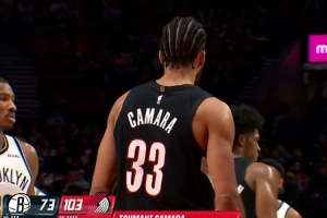 神兵天降！卡马拉三分再中&三分8中8轰下生涯新高32分 - 资讯配图