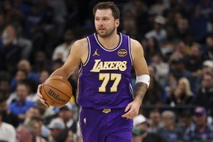 东契奇用60场得到至少2000分500助 历史第二快&仅次于24年的自己 - 资讯配图