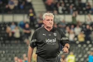 布鲁斯外孙2年前夭折,验尸官呼吁采取行动:母婴护理师缺乏资质 - 资讯配图