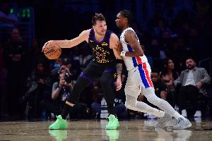 活塞主帅：奥萨尔一对一防守能力非常强 他能让对手苦不堪言 - 资讯配图